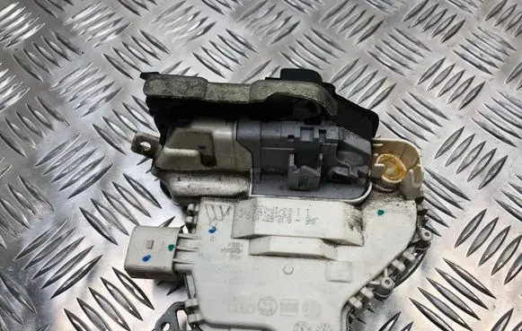 Audi TT TTS Mk2 Front door lock 8J2837016C
