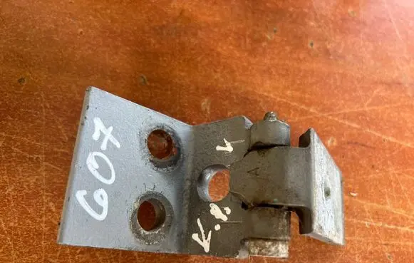Peugeot 607 Front door upper hinge