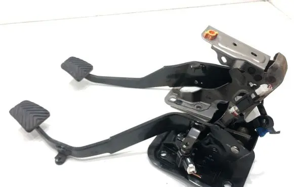 Mitsubishi Lancer VIII Pedal assembly 