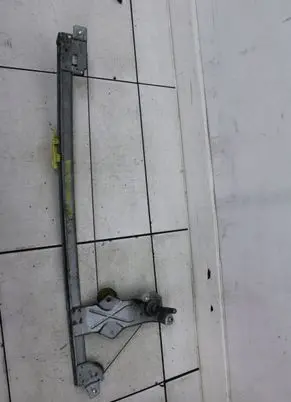 Opel Vivaro Front door window regulator with motor 