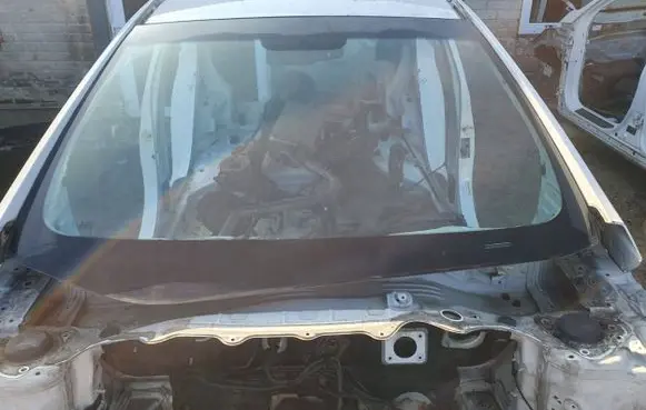 Hyundai i30 Front windscreen/windshield window 43R010193
