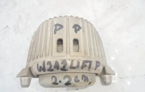 Mercedes-Benz E W212 Engine mount bracket A2122400100