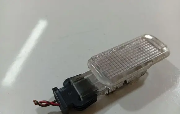 Volkswagen PASSAT B5 Other interior light 893971632