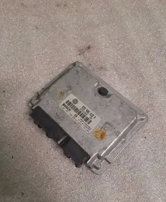 Volkswagen PASSAT B5 Engine control unit/module 038906018P 0281001720 28SA3504