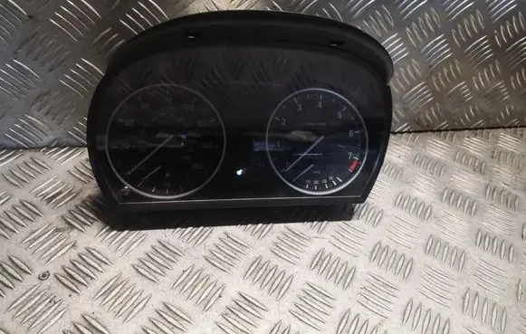 BMW 3 E92 E93 Speedometer (instrument cluster) 9242343