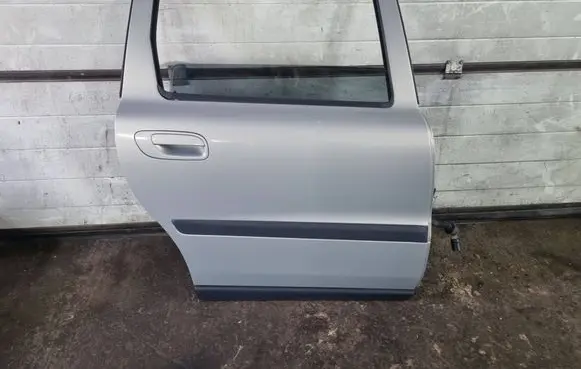 Rear door