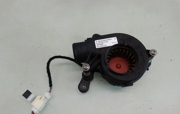 Mercedes-Benz E W212 Engine control unit/module fan A2048300708