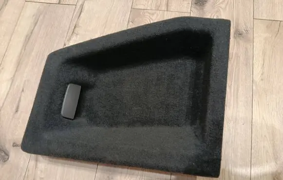 Trunk/boot side trim panel