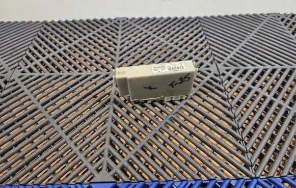 Toyota Prius+ (ZVW40) Other relay 8264175070 262409761