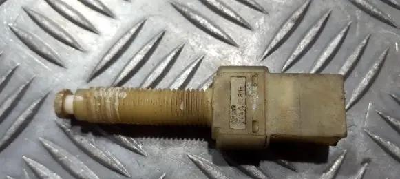 Audi A4 S4 B5 8D Brake pedal sensor switch 443945515