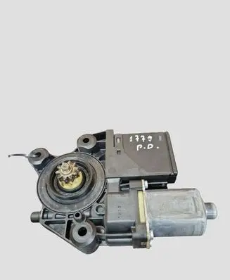 Renault Scenic III - Grand scenic III Front door window regulator motor 807302741R 910836200 0130822478