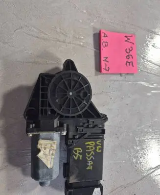 Volkswagen PASSAT B5 Vent window/glass motor 105404301 0130821695