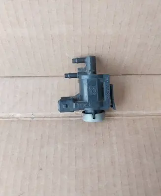 Audi A4 S4 B5 8D Turbo solenoid valve 1J0906283A