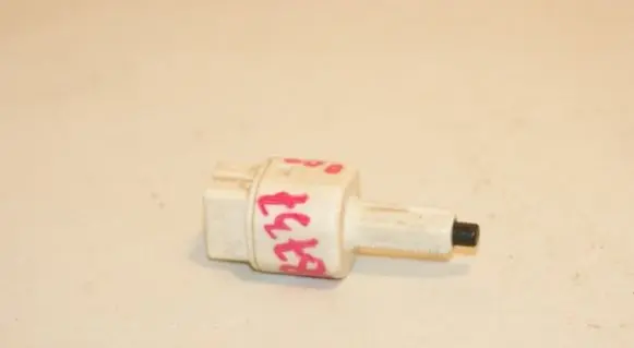 Toyota Avensis T250 Hazard light switch 8434009020