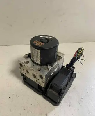 Volvo V70 ABS Pump 31261142 P31261142 000404974D0