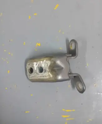 Nissan Note (E11) Rear door upper hinge 