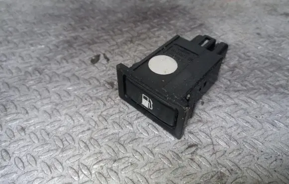 Toyota Avensis T250 Fuel tank opening switch 156795
