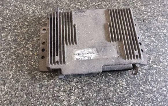 Renault Laguna I Engine control unit/module 7700105819 7700105985