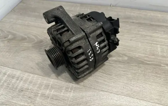 BMW 1 E81 E87 Generator/alternator 7802261 FG18S019 2543461B