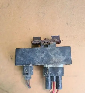 Skoda Fabia Mk2 (5J) Coolant fan relay 1J0919506M 898967000