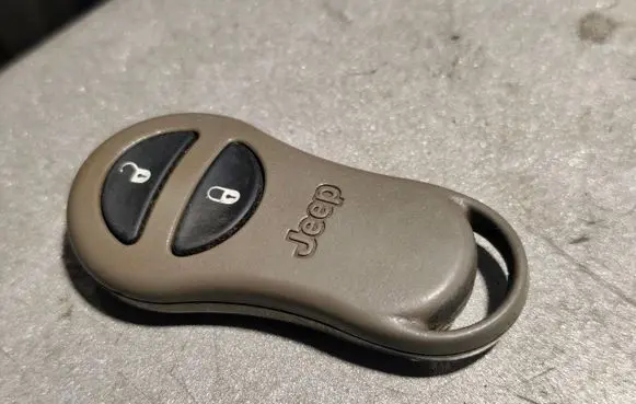 Jeep Cherokee III KJ Ignition key/card 56036863