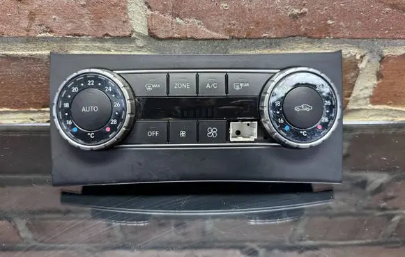 Mercedes-Benz GLK (X204) Climate control unit A2049006608 SW201200 Q01HW3810