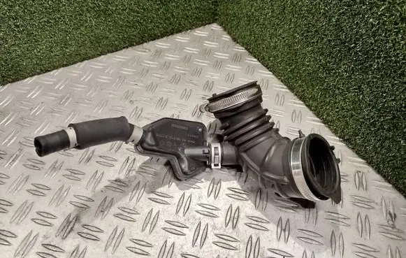 Renault Arkana Air intake duct part 165781543R