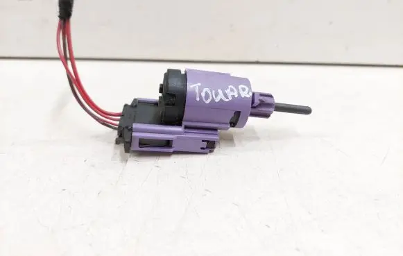 Volkswagen Touareg I Brake pedal sensor switch 1J0945511D 05081 19322000