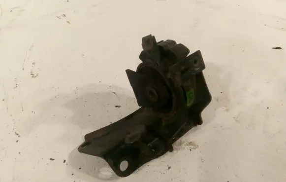 Toyota Avensis T250 Engine mount bracket 123720R010