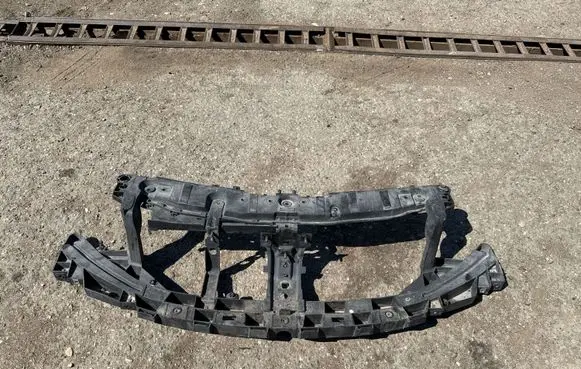 Renault Latitude (L70) Radiator support slam panel 