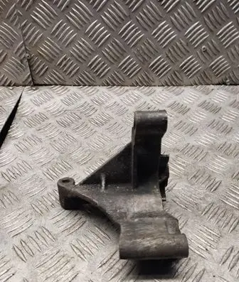Engine mounting bracket