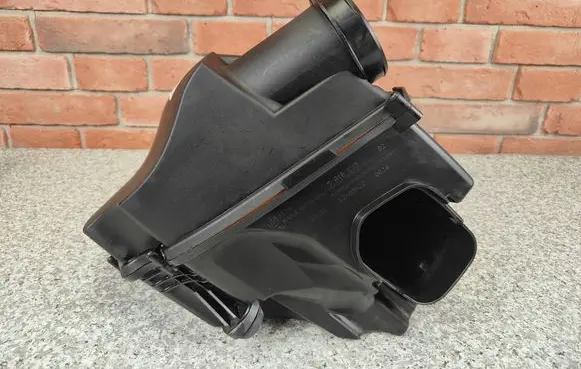 BMW 7 G70 Air filter box 5A1BC35