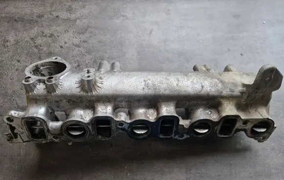 Toyota Hilux (AN10, AN20, AN30) Intake manifold