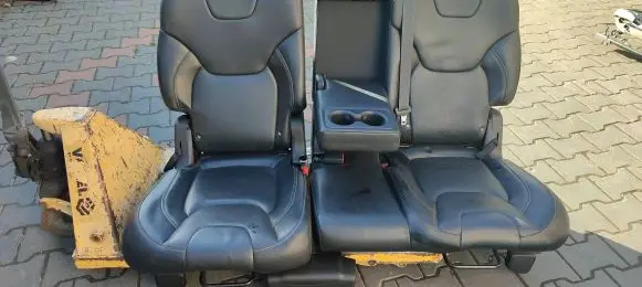 Jeep Cherokee Second row seats 