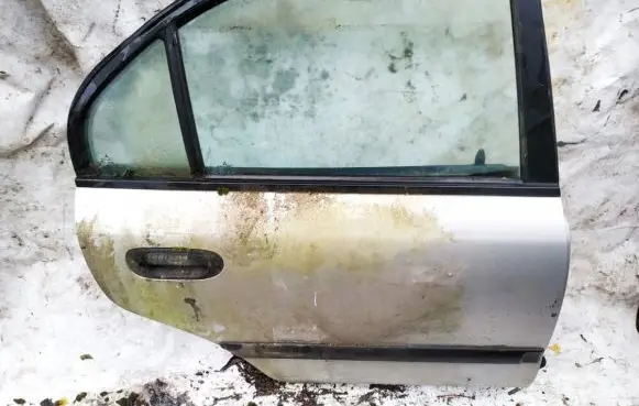 Mitsubishi Carisma Rear door sidabrinis