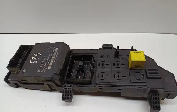 Opel Signum Fuse module 13181984 861776EB3F 13168781