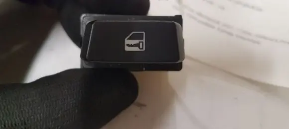 Central locking switch button