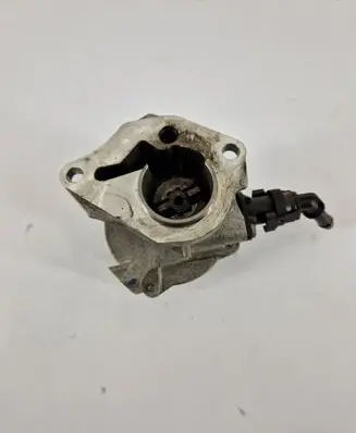 Nissan Qashqai Vacuum pump 146505272R