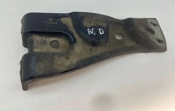 Volkswagen PASSAT B6 Fender mounting bracket 3C0821142