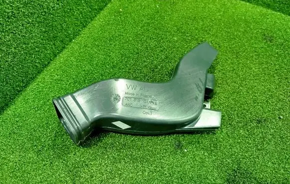 Volkswagen Crafter Air intake duct part 7C1819151A 7C1819151