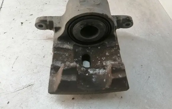 Toyota Prius (XW50) Front brake caliper