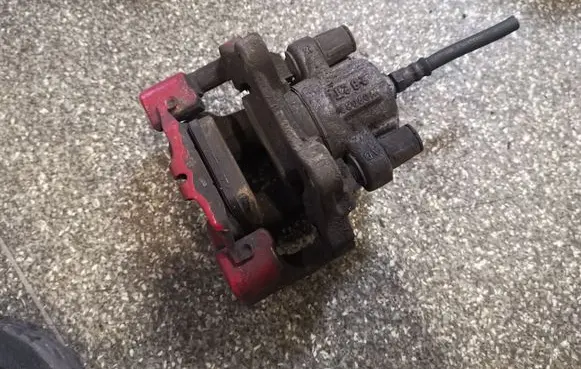 BMW 4 F36 Gran coupe Rear brake caliper