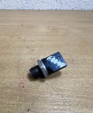 Mercedes-Benz E W211 Fuel pressure sensor 0281002672 F1044