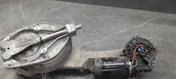 Mercedes-Benz E W210 Front wiper linkage 0390241420