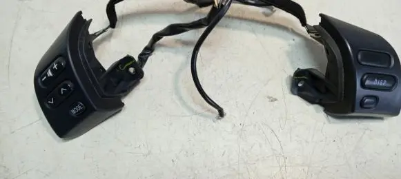 Steering wheel buttons/switches