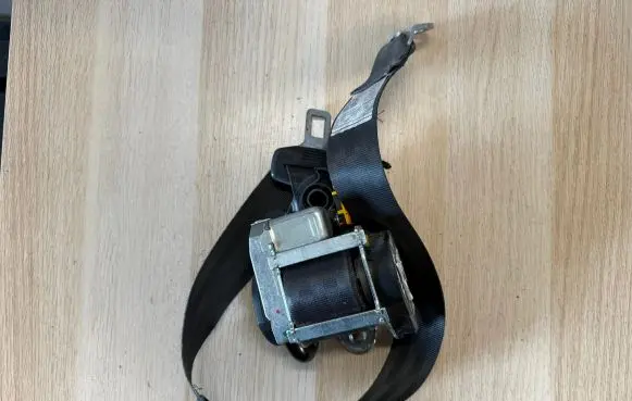Volkswagen Golf VI Front seatbelt 1K4857706AK