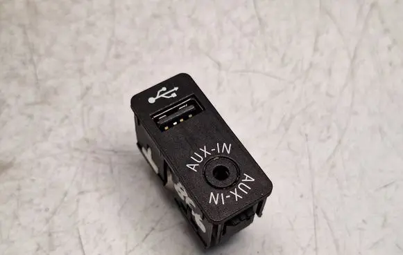 BMW 4 F36 Gran coupe USB socket connector 84109229246 84109229244