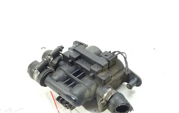 BMW 5 E39 Coolant heater control valve 8374995