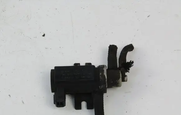 Volkswagen PASSAT B5 Valve vacuum 