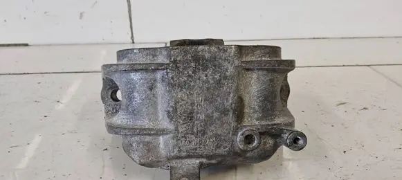 Volkswagen PASSAT B6 Engine mount bracket 1K0199262